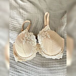 Wacoal lace embrace underwire bra 34DDD